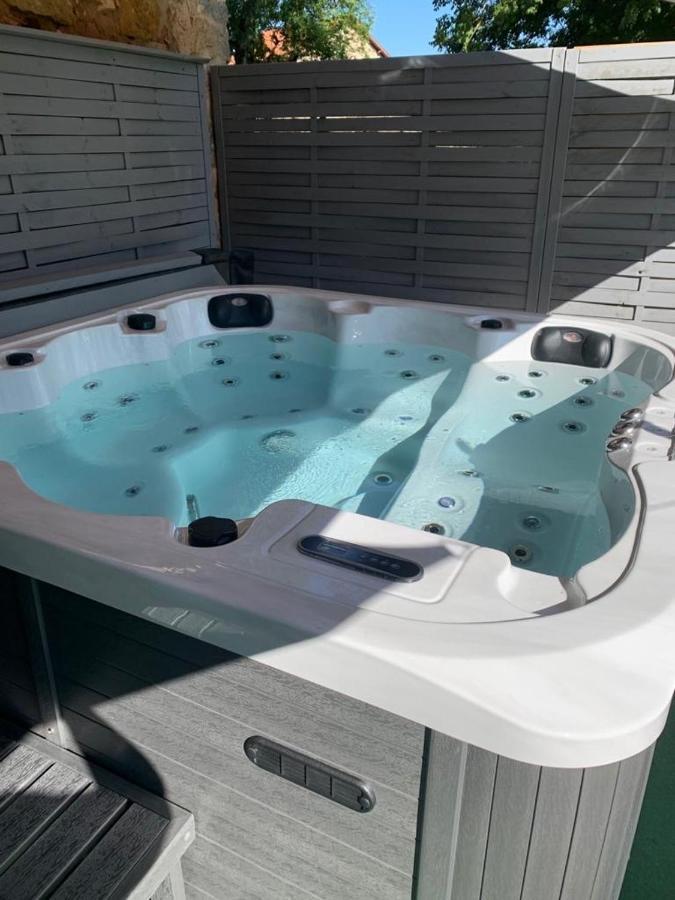 Villa La Biche Au Bois Piscine Chauffee Jacuzzi Cazals  Exterior foto
