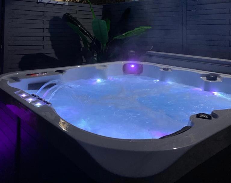 Villa La Biche Au Bois Piscine Chauffee Jacuzzi Cazals  Exterior foto